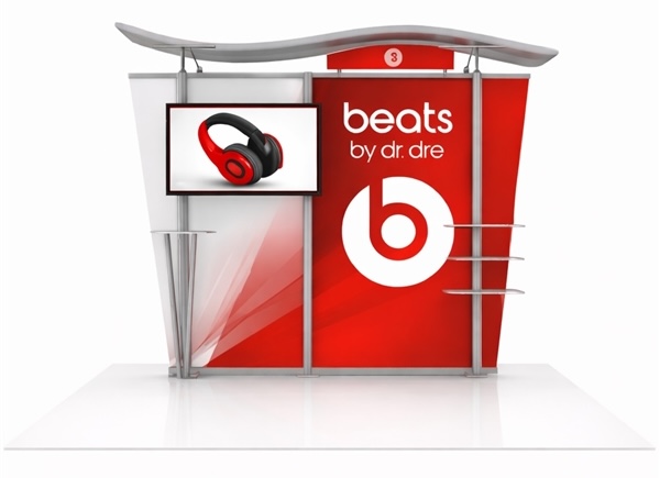 Hybrid trade show display with a curved backdrop and monitor